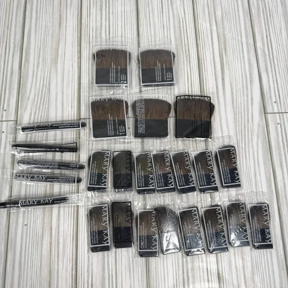 Mary Kay Makeup Brush Lot 25pc Retractable Lip Compact Powder and Cheek Brushes‎